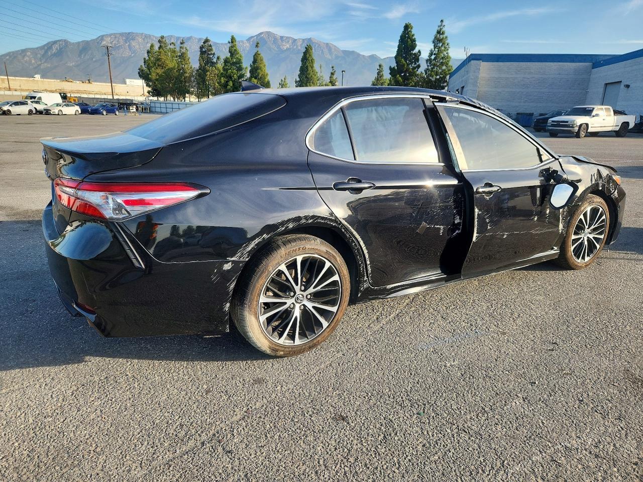 2019 Toyota Camry Se - zdjęcie 3