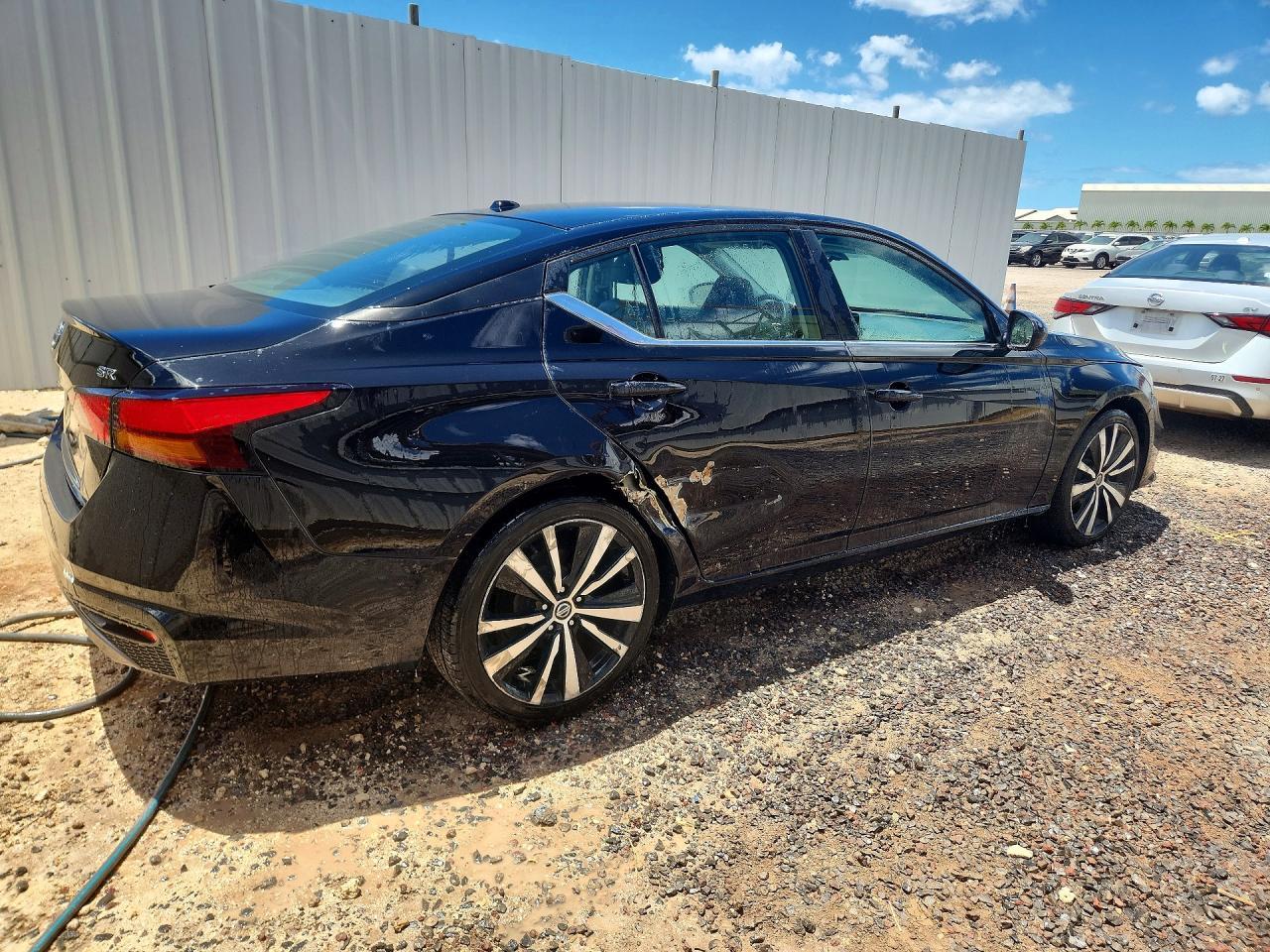 2021 Nissan Altima Sr - zdjęcie 3