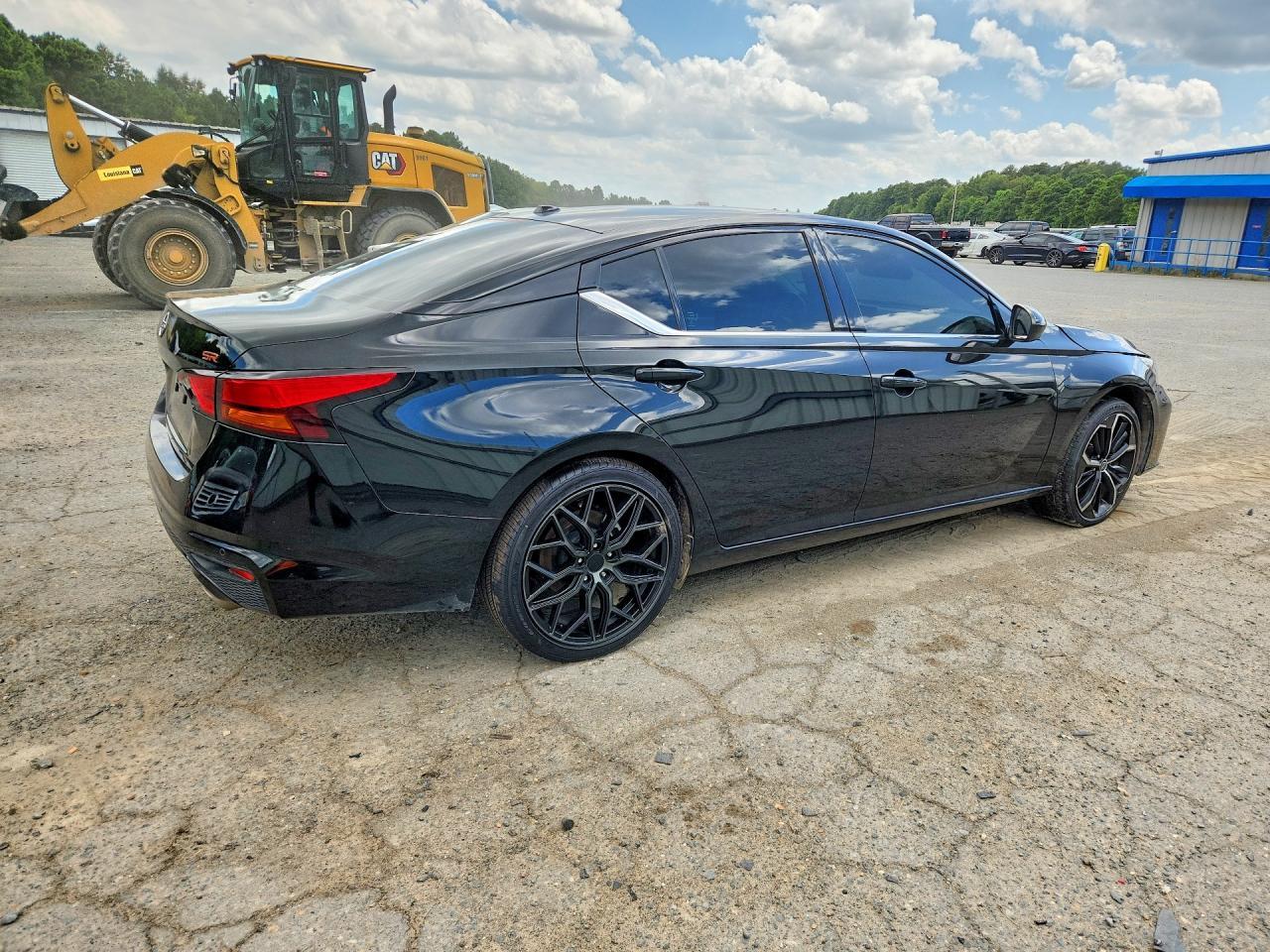 2023 Nissan Altima Sr - zdjęcie 3