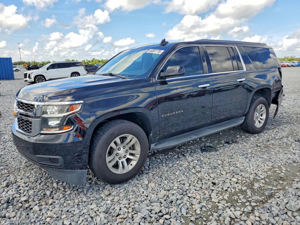 2016 Chevrolet Suburban C1500 Lt - zdjęcie główne