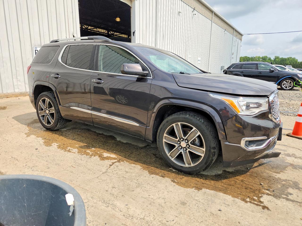 2017 GMC Acadia Denali - zdjęcie 4