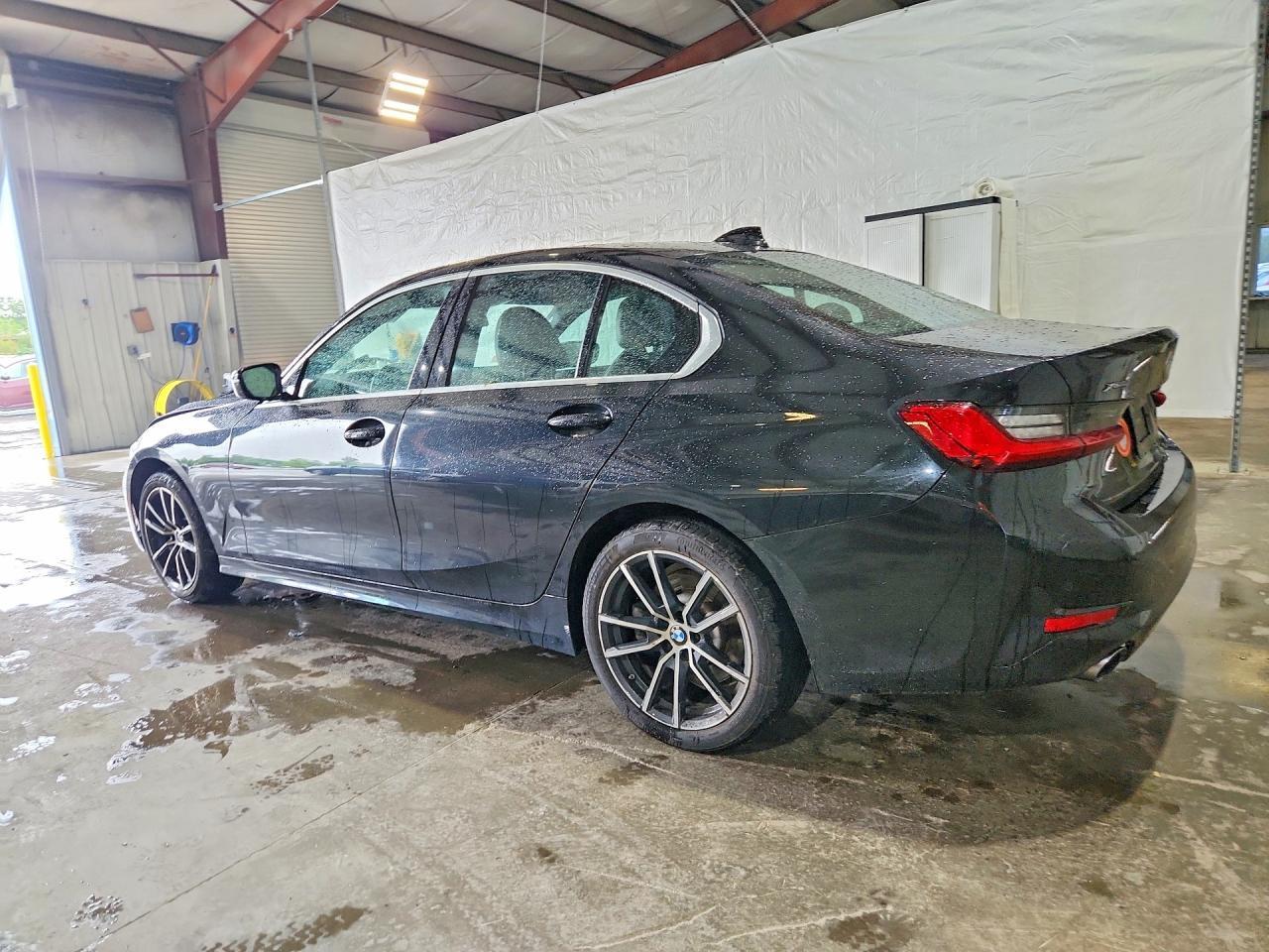 2019 BMW Seria 3 330i - zdjęcie 2