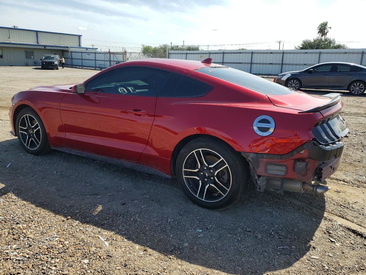 2021 Ford Mustang - zdjęcie 2