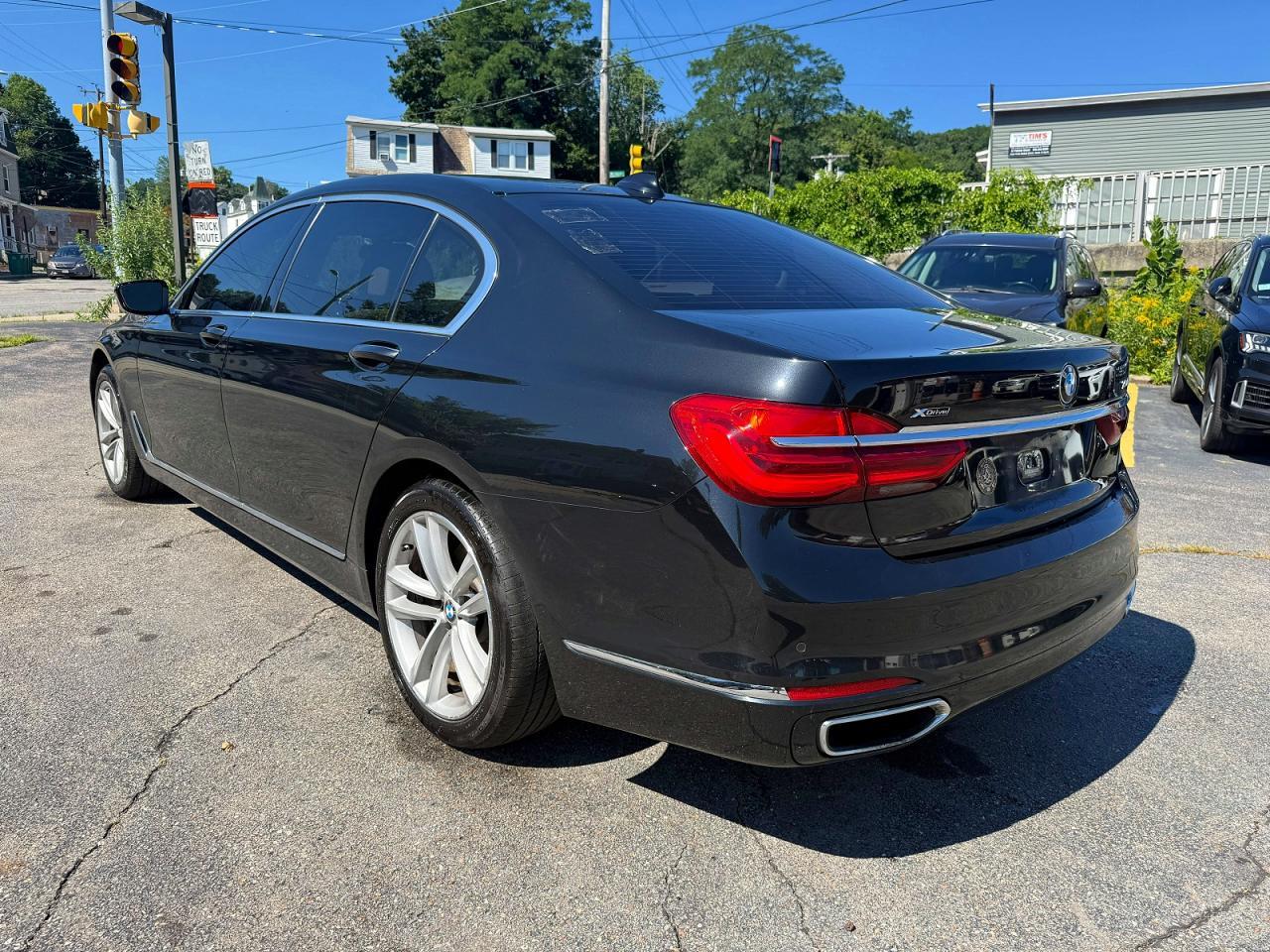 2018 BMW 750 Xi - zdjęcie 2