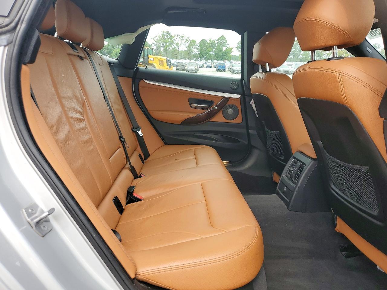 2019 BMW Seria 3 330i - zdjęcie 10