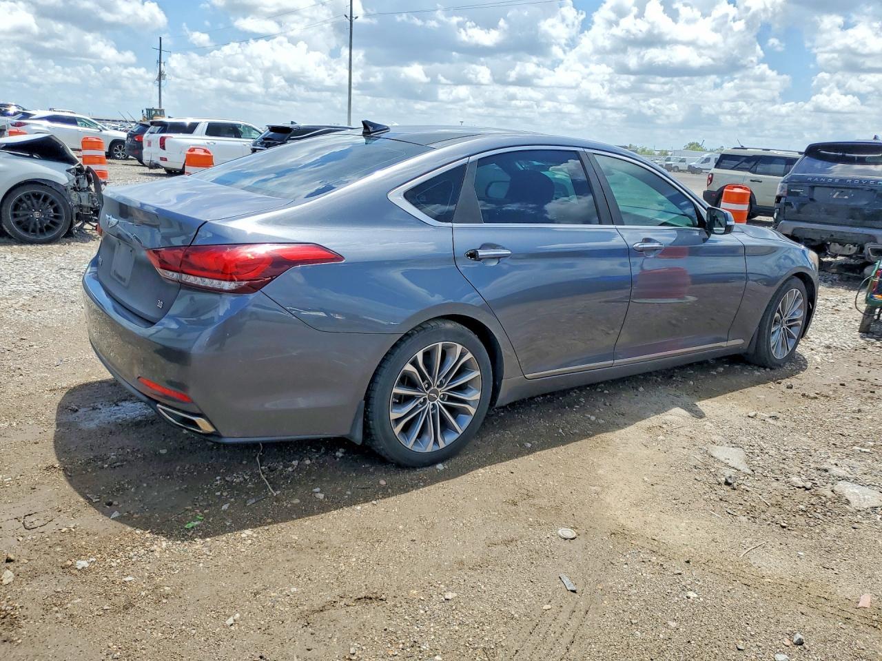 2016 Hyundai Genesis 3.8L - zdjęcie 3