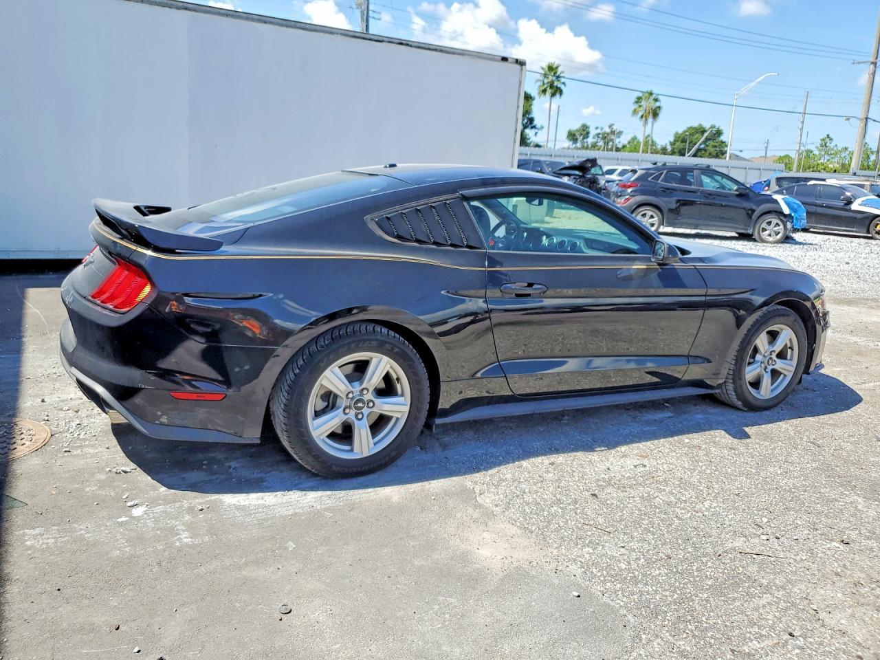 2019 Ford Mustang - zdjęcie 3