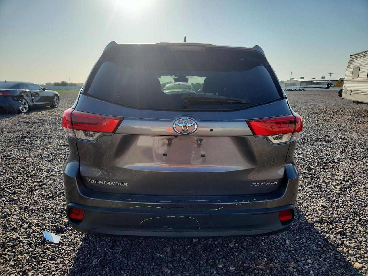 2017 Toyota Highlander Xle - zdjęcie 6