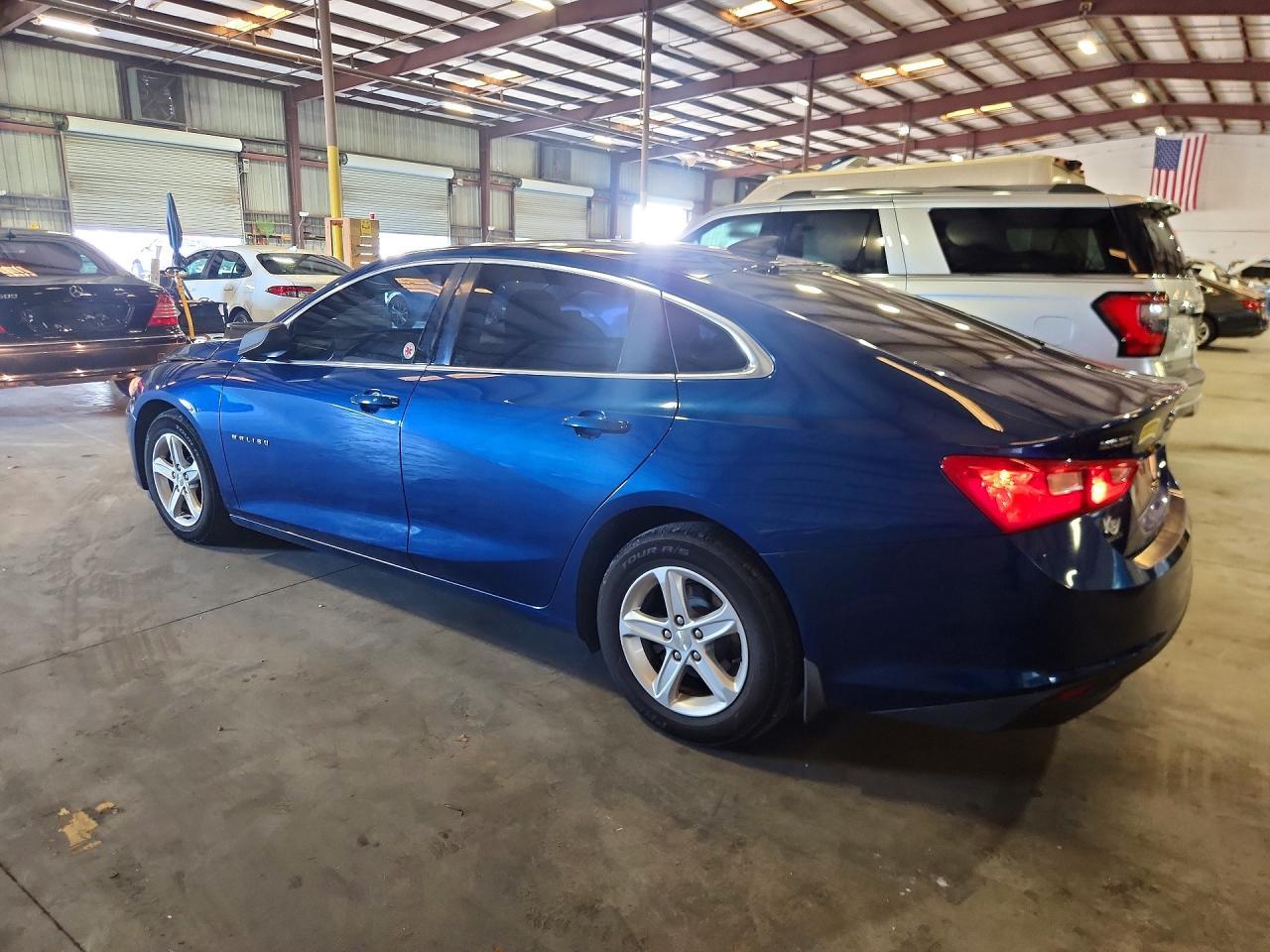 2019 Chevrolet Malibu Ls - zdjęcie 2