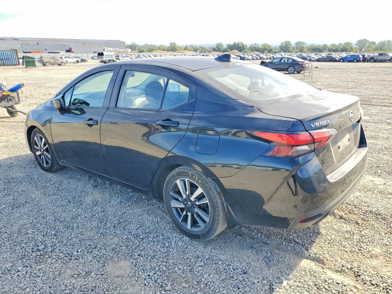 2020 Nissan Versa Sv - zdjęcie 2