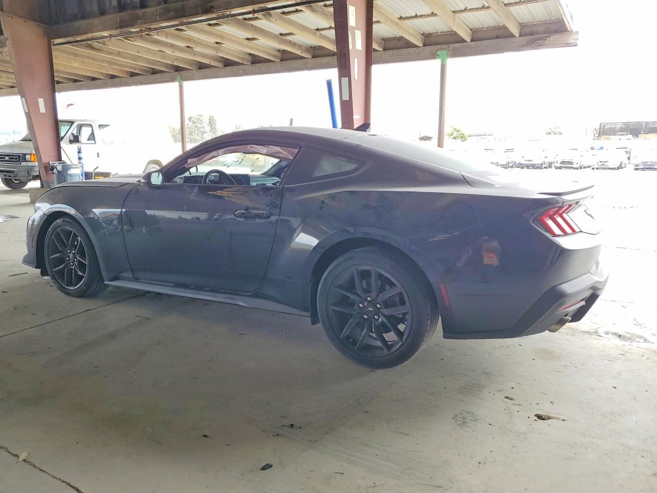 2025 Ford Mustang - zdjęcie 2