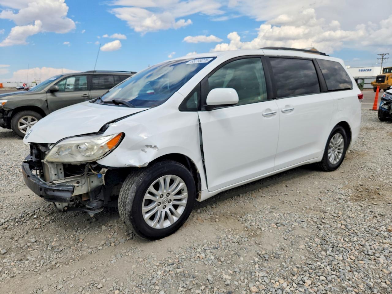 2014 Toyota Sienna Xle 8-Passenger - zdjęcie główne