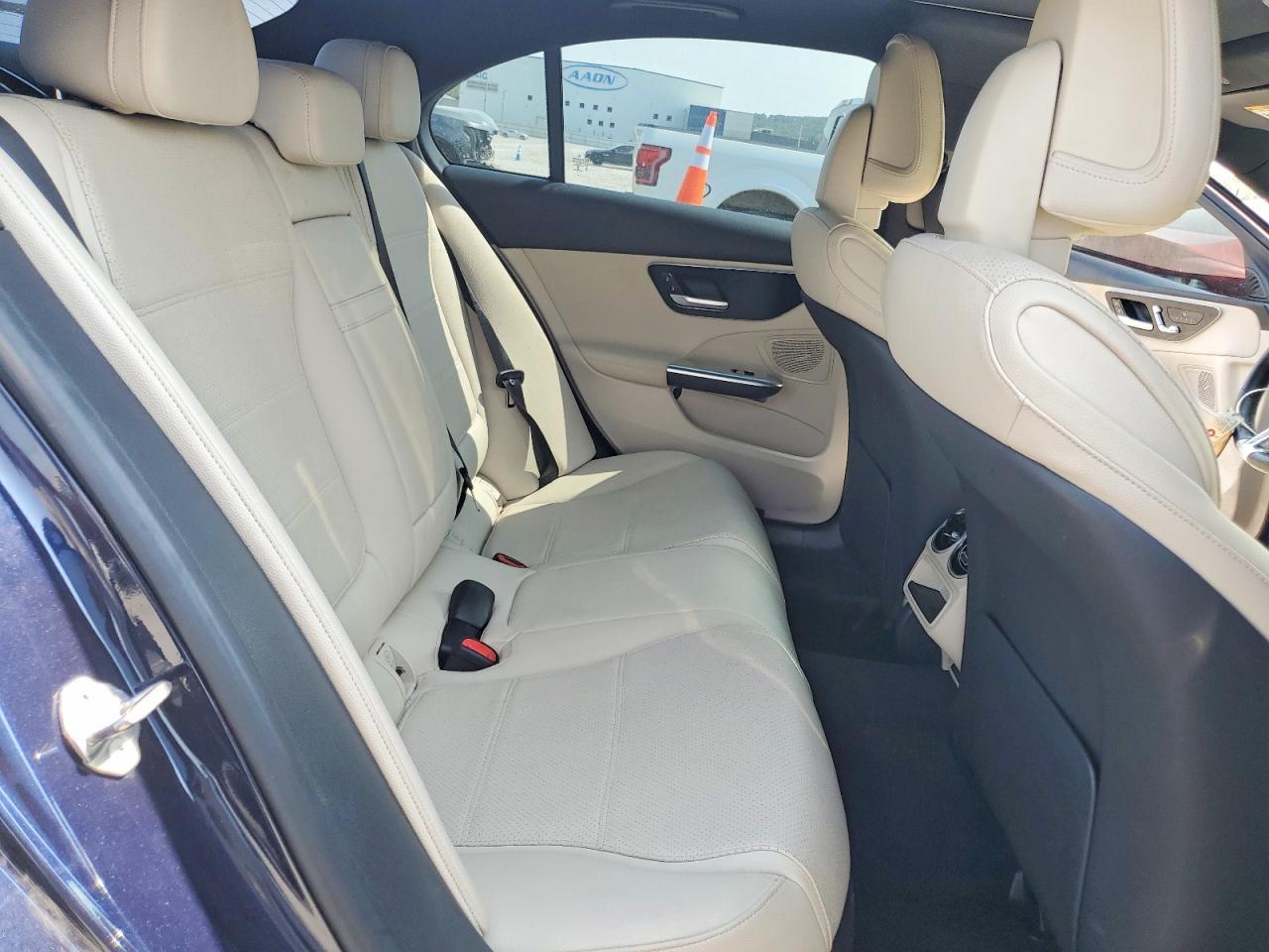 2023 Mercedes-Benz C 300 4Matic - zdjęcie 10