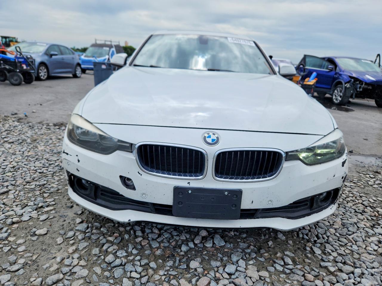 2016 BMW 320 I - zdjęcie 5