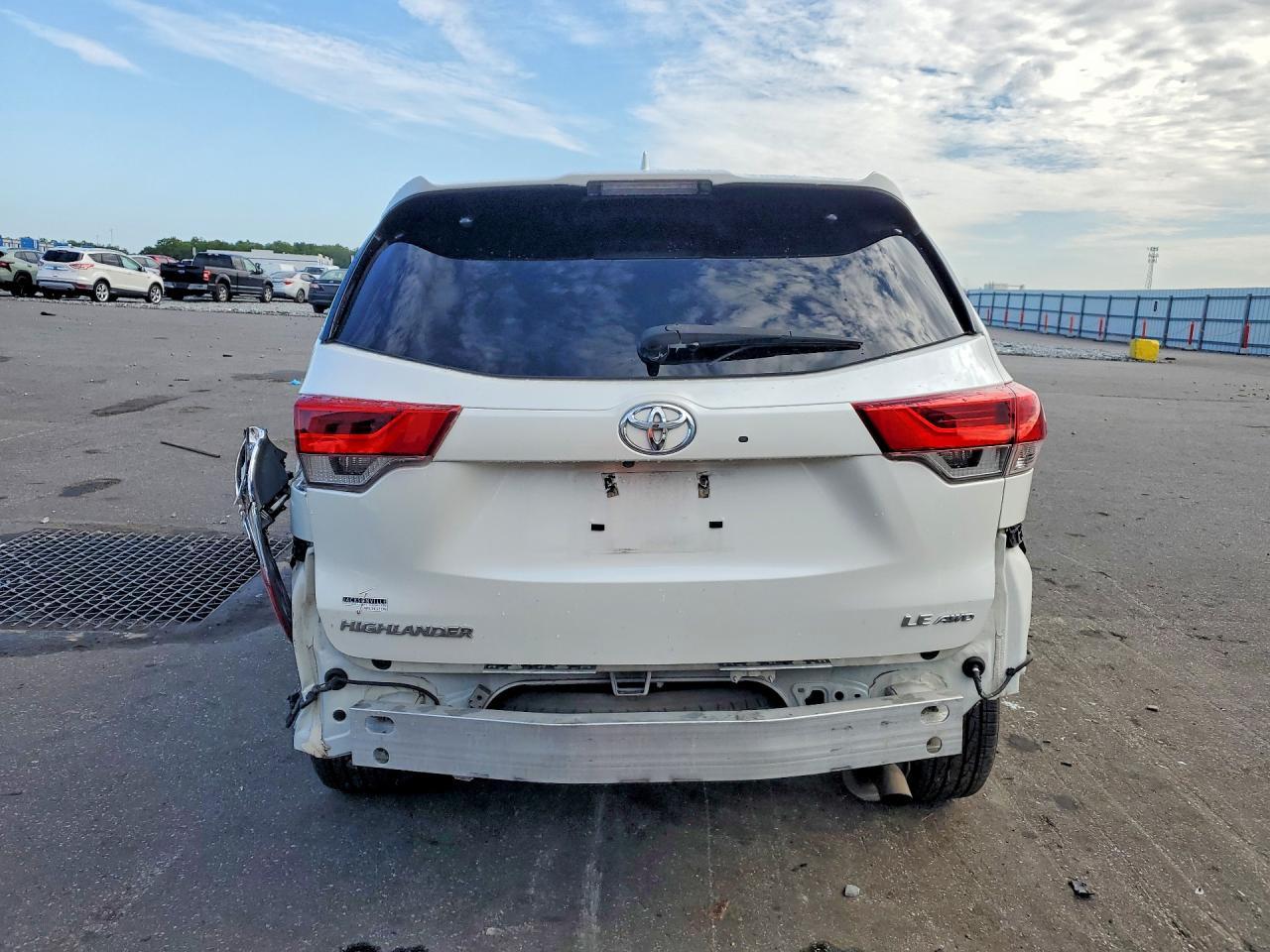 2019 Toyota Highlander Le Plus - zdjęcie 6