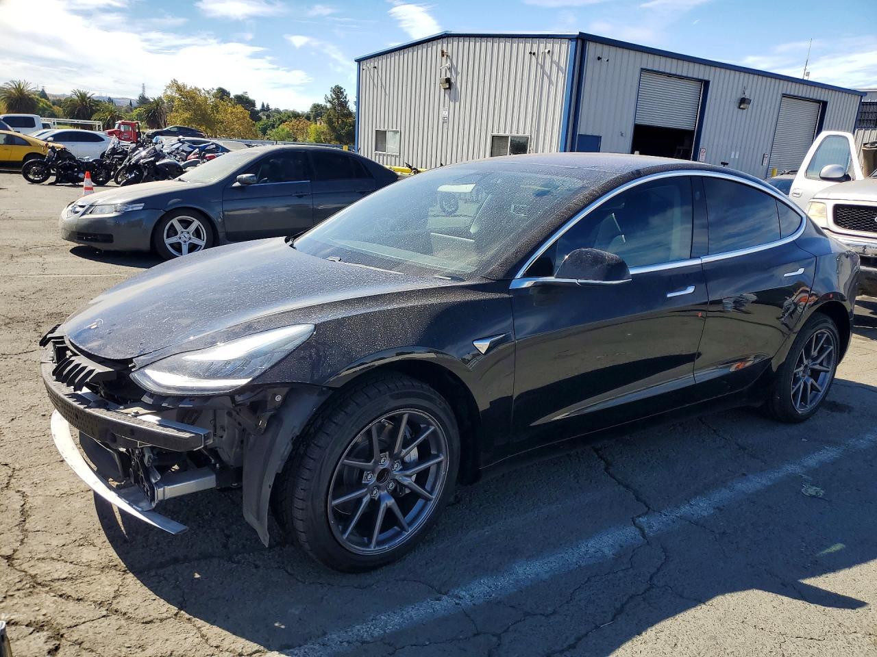 2018 Tesla Model 3 - zdjęcie główne