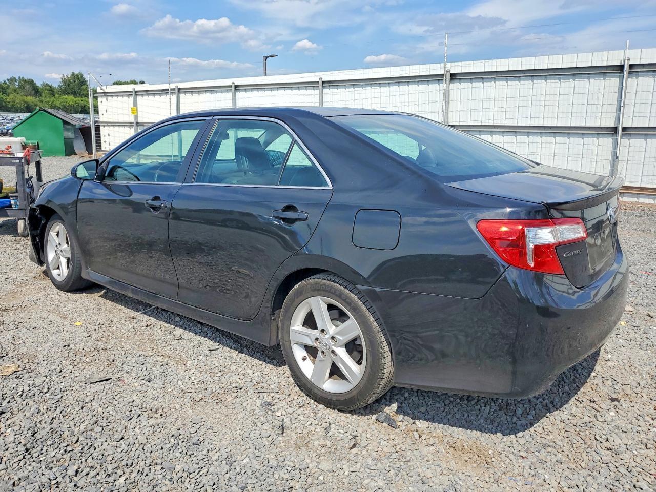 2014 Toyota Camry Se - zdjęcie 2