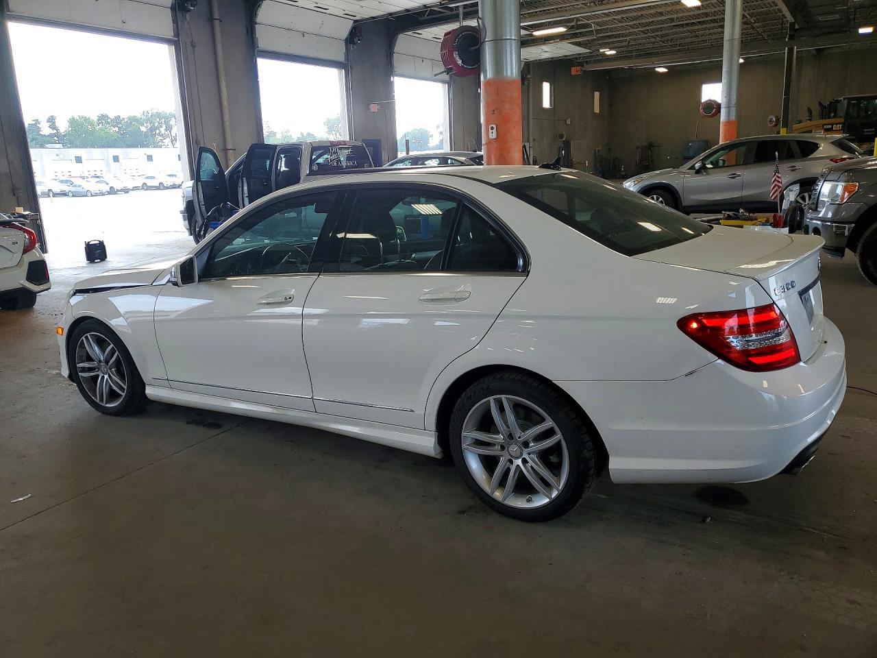 2013 Mercedes-Benz C 300 4Matic - zdjęcie 2