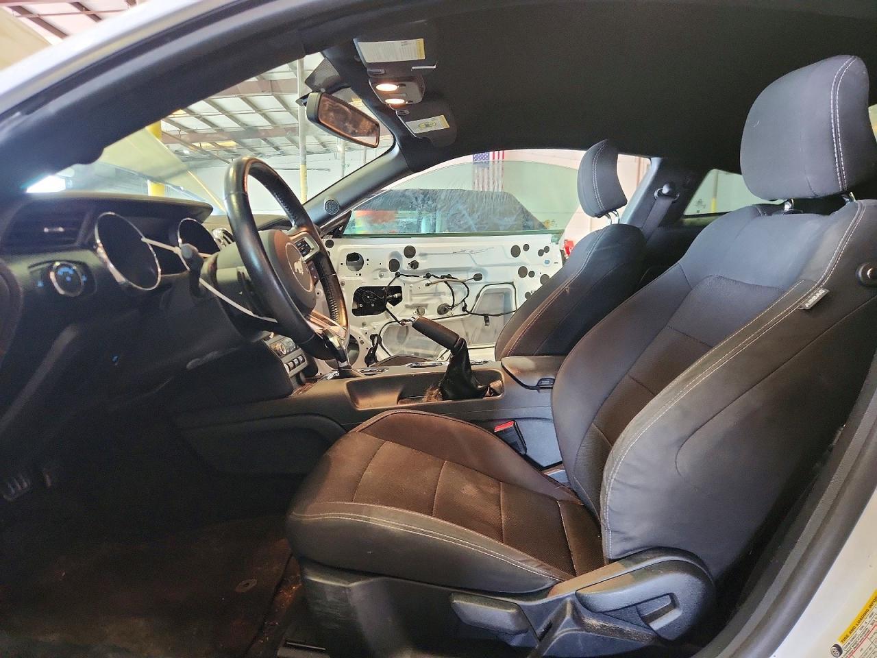 2016 Ford Mustang - zdjęcie 7