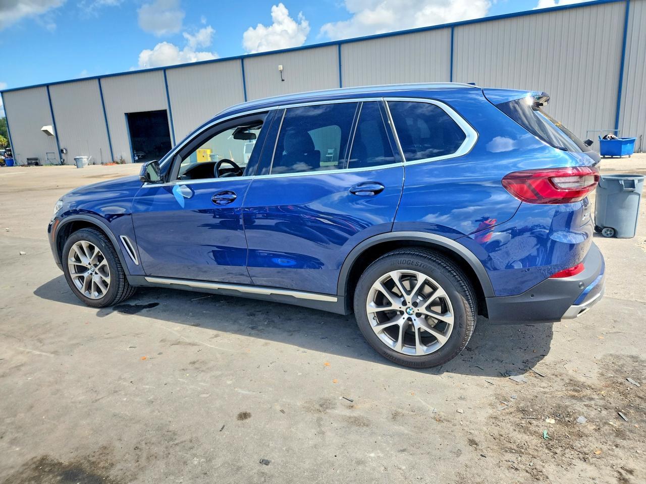 2022 BMW X5 xDrive40I - zdjęcie 2