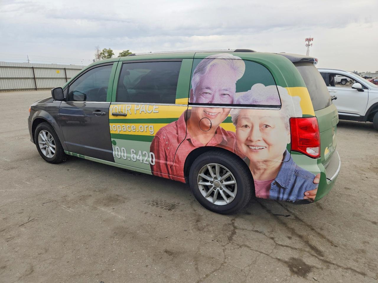 Dodge Grand Caravan - zdjęcie 2