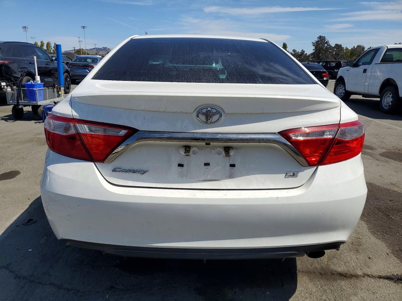 2017 Toyota Camry Se - zdjęcie 6
