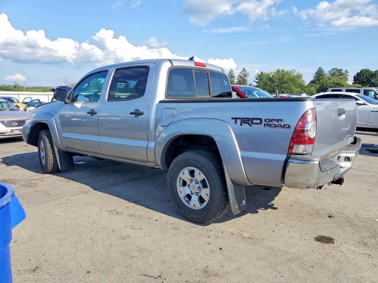 2015 Toyota Tacoma V6 - zdjęcie 2