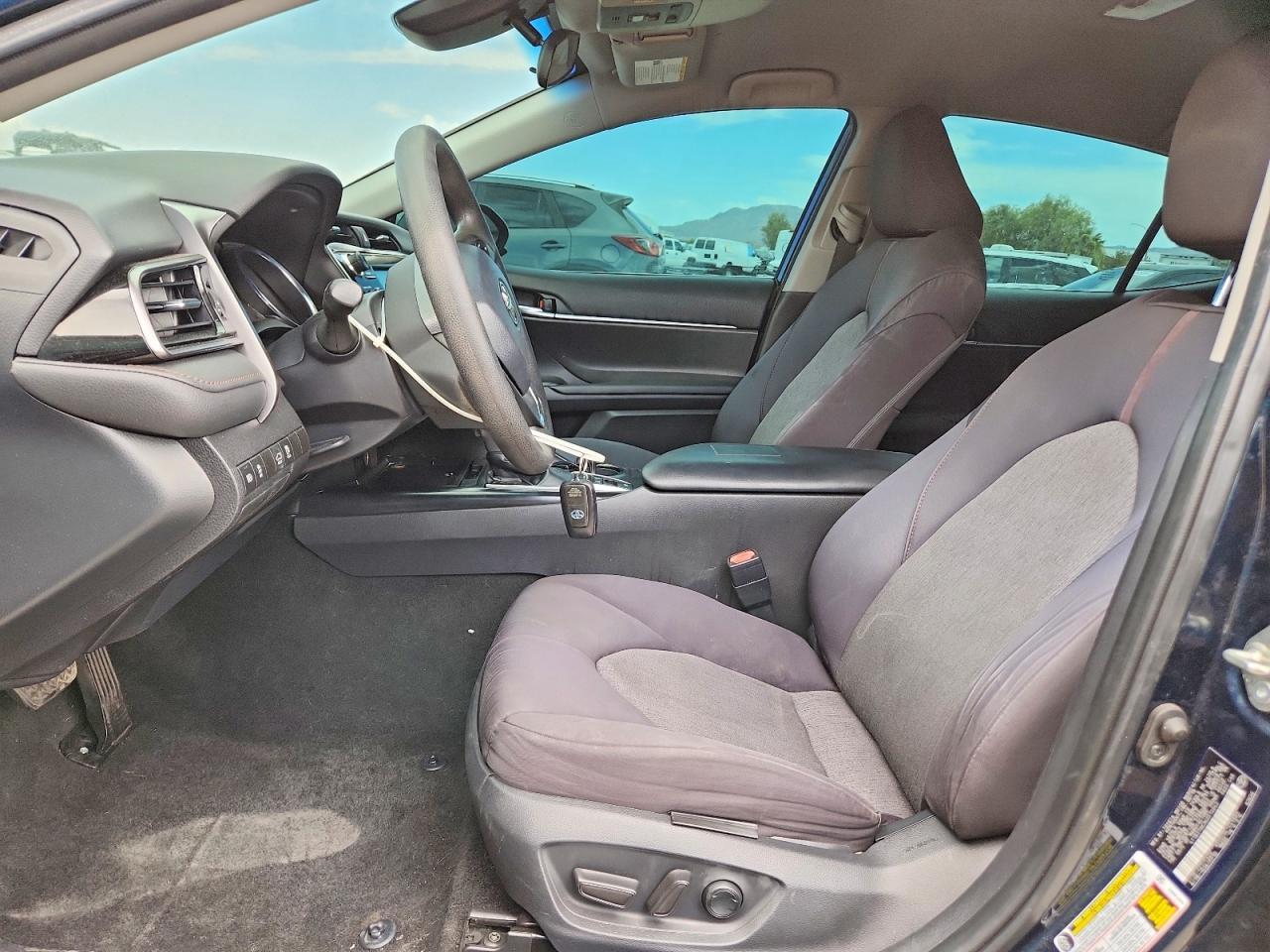 2019 Toyota Camry Le - zdjęcie 7