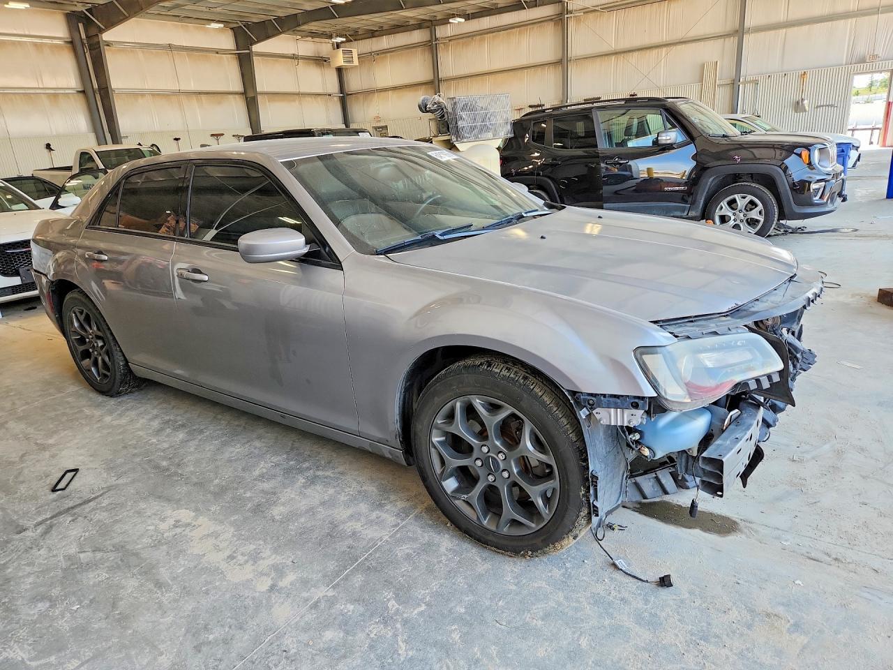 2016 Chrysler 300 S - zdjęcie 4