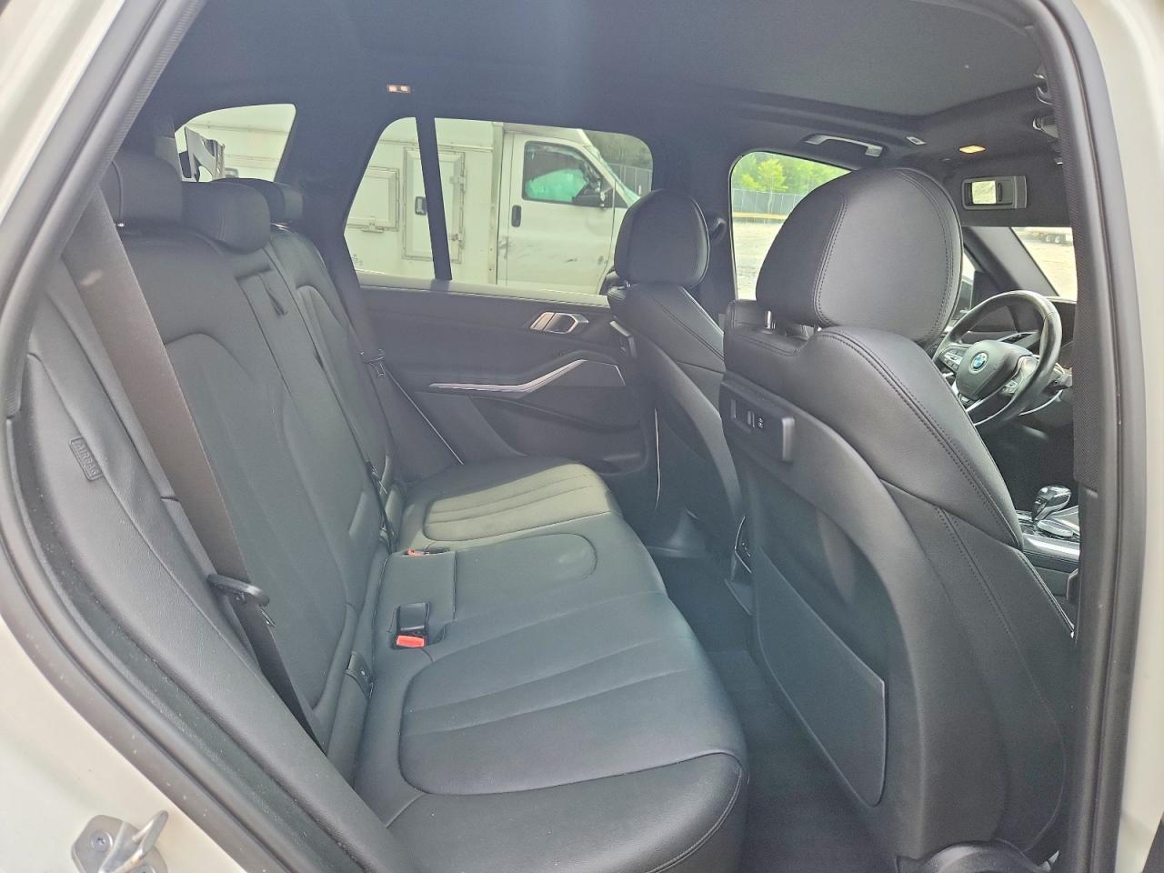2021 BMW X5 xDrive40I - zdjęcie 11
