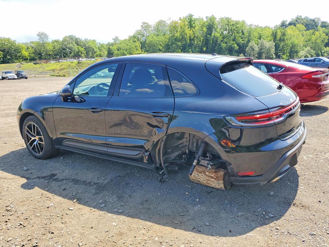 2022 Porsche Macan - zdjęcie 2