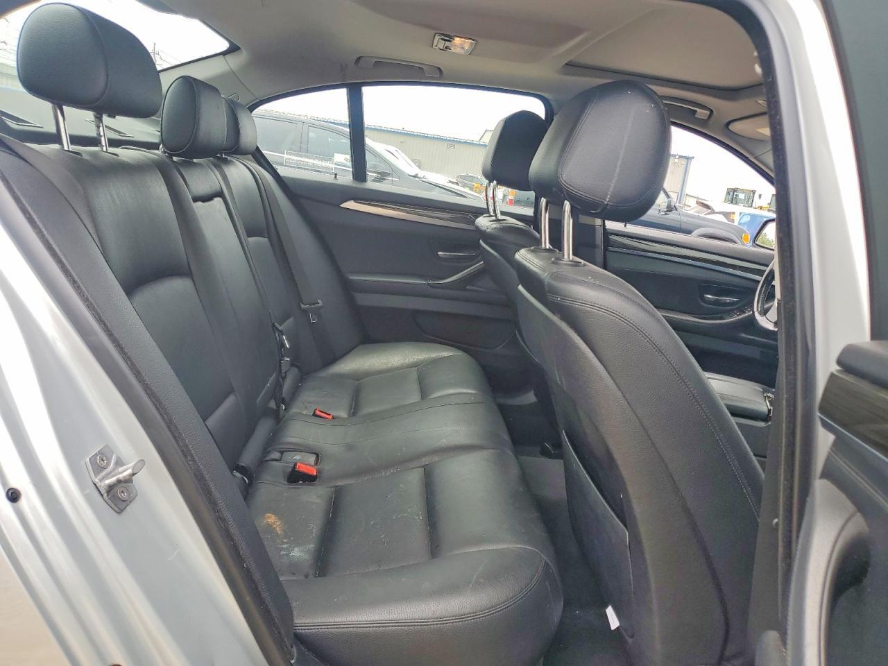 2015 BMW Seria 5 528i - zdjęcie 10