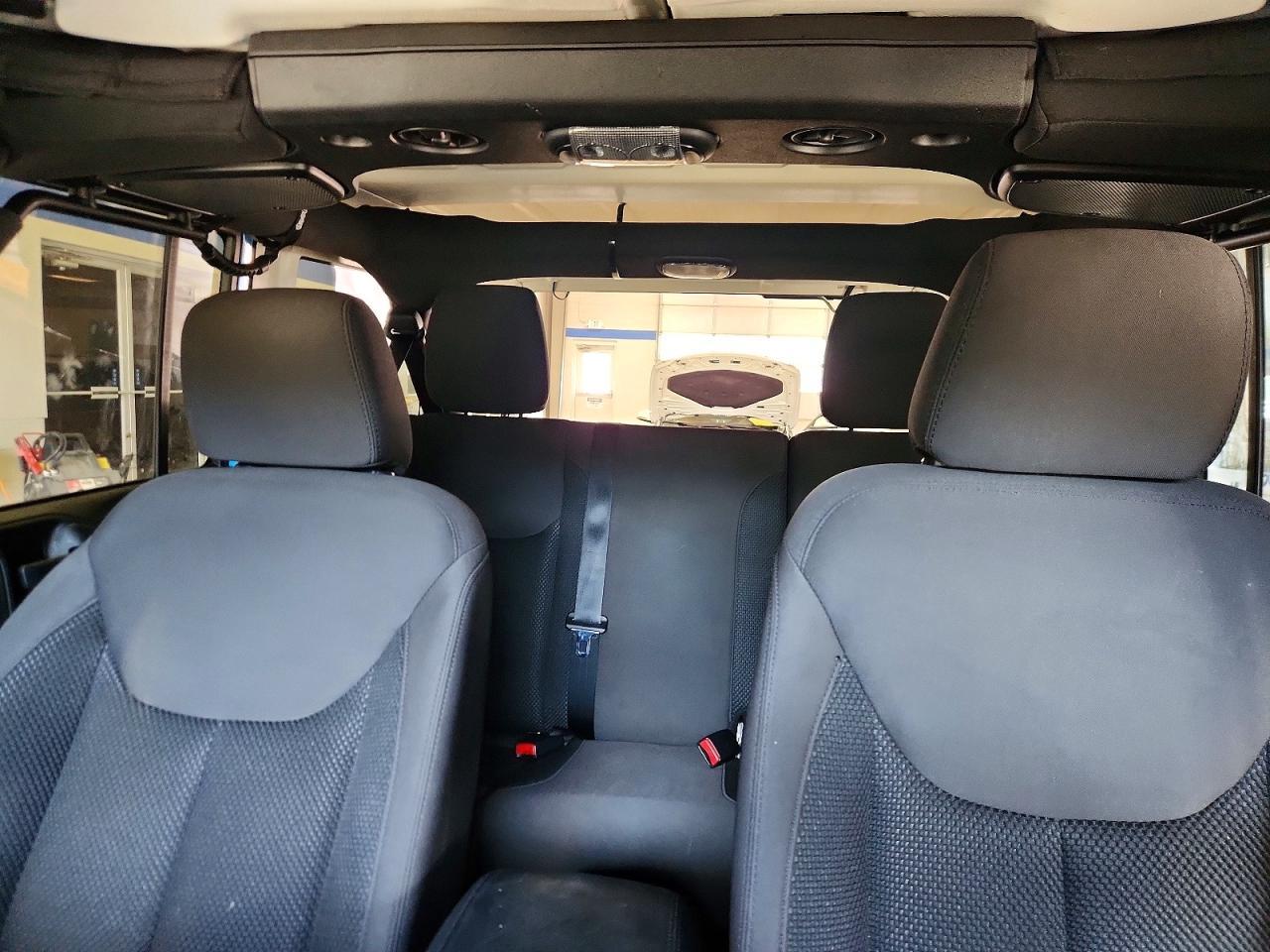 2017 Jeep Wrangler Unlimited Sport - zdjęcie 10