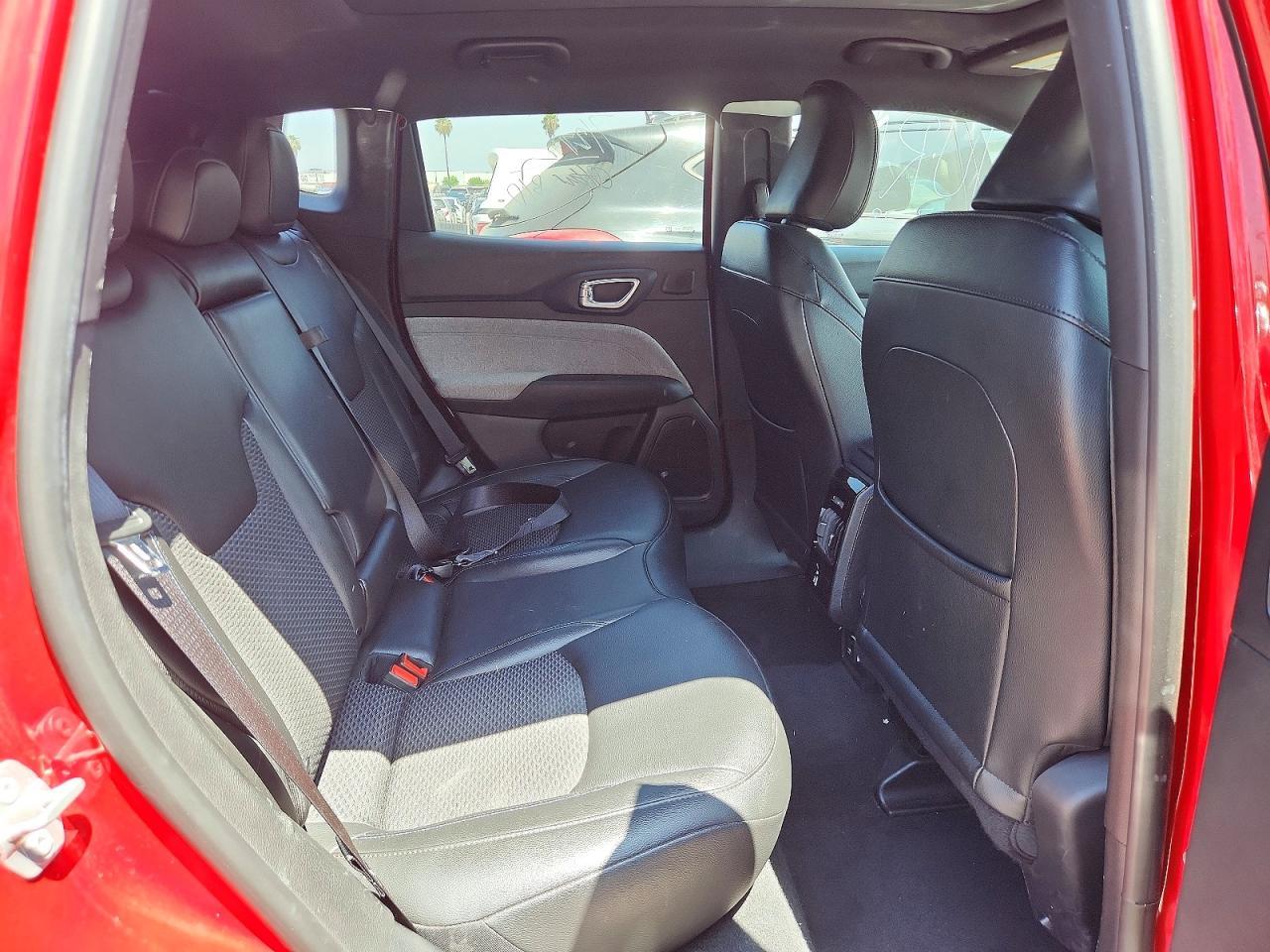 2025 Jeep Compass Latitude - zdjęcie 11