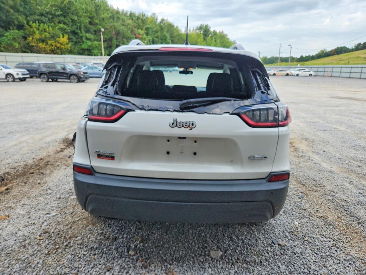 2020 Jeep Cherokee Latitude Plus - zdjęcie 6
