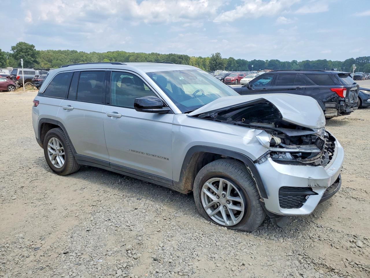 2023 Jeep Grand Cherokee Laredo - zdjęcie 4