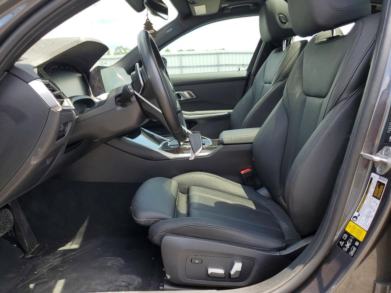 2021 BMW Seria 3 330i - zdjęcie 7