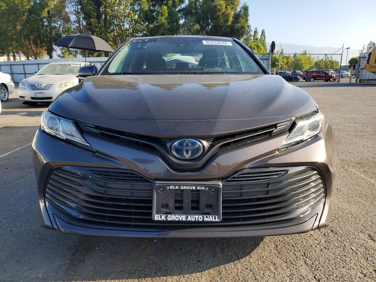 2020 Toyota Camry Le - zdjęcie 5