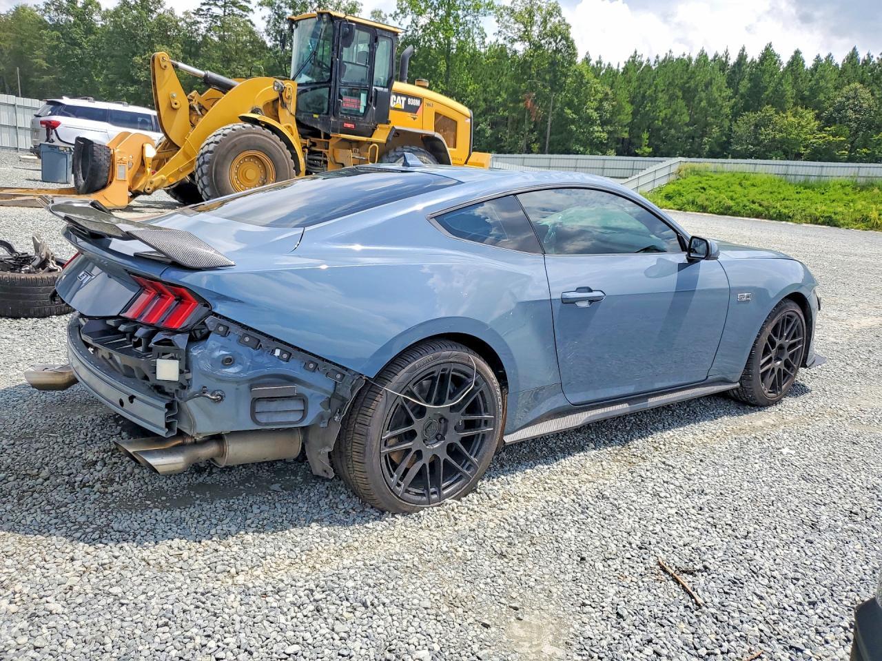 2025 Ford Mustang Gt - zdjęcie 3