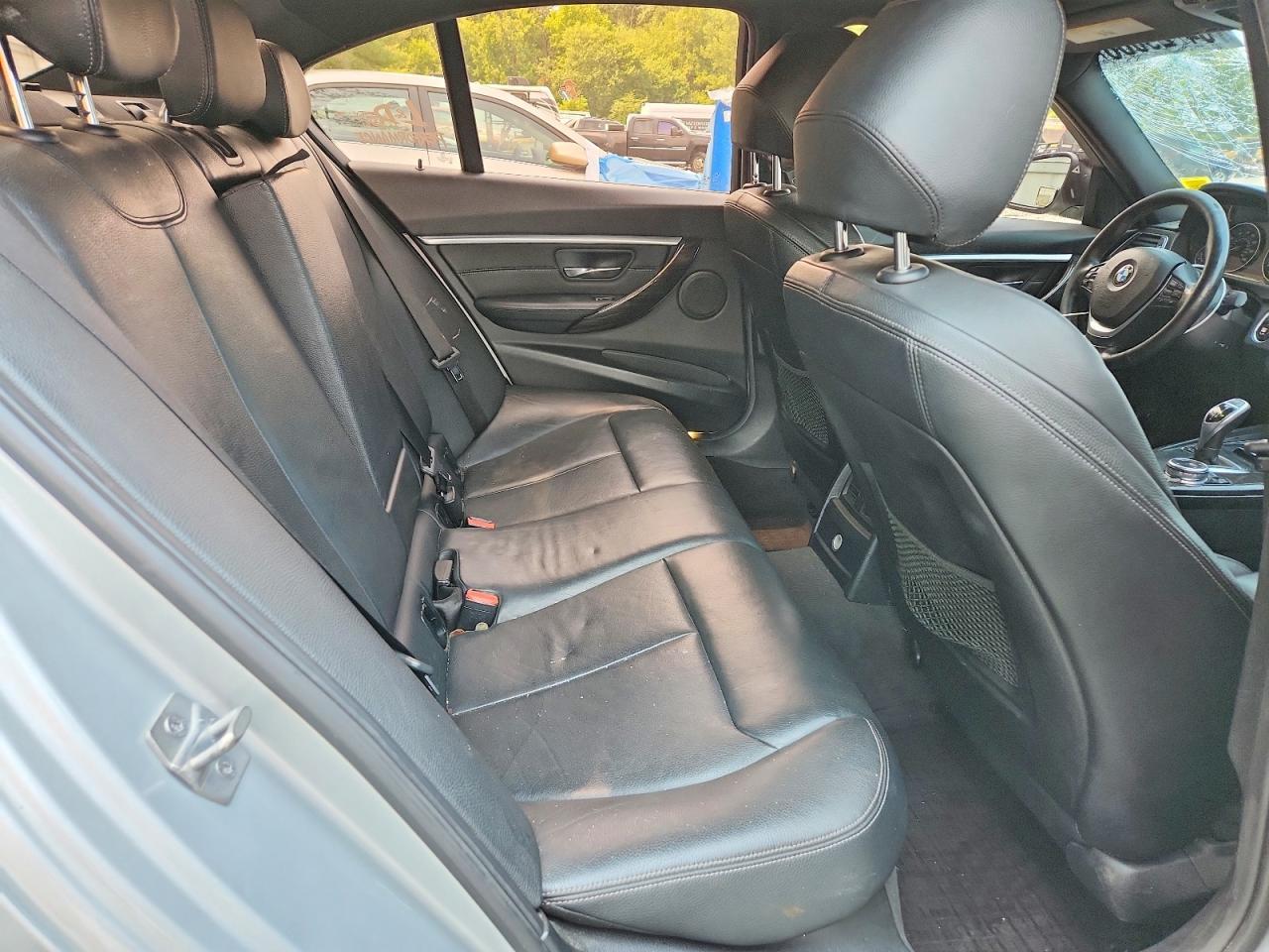 2018 BMW Seria 3 330i - zdjęcie 10