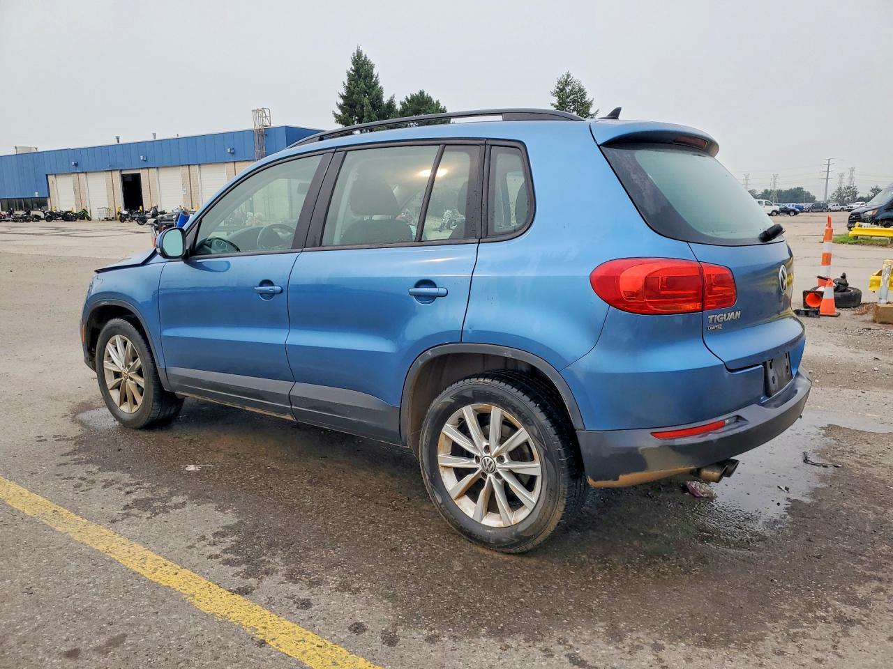 2017 Volkswagen Tiguan S - zdjęcie 2