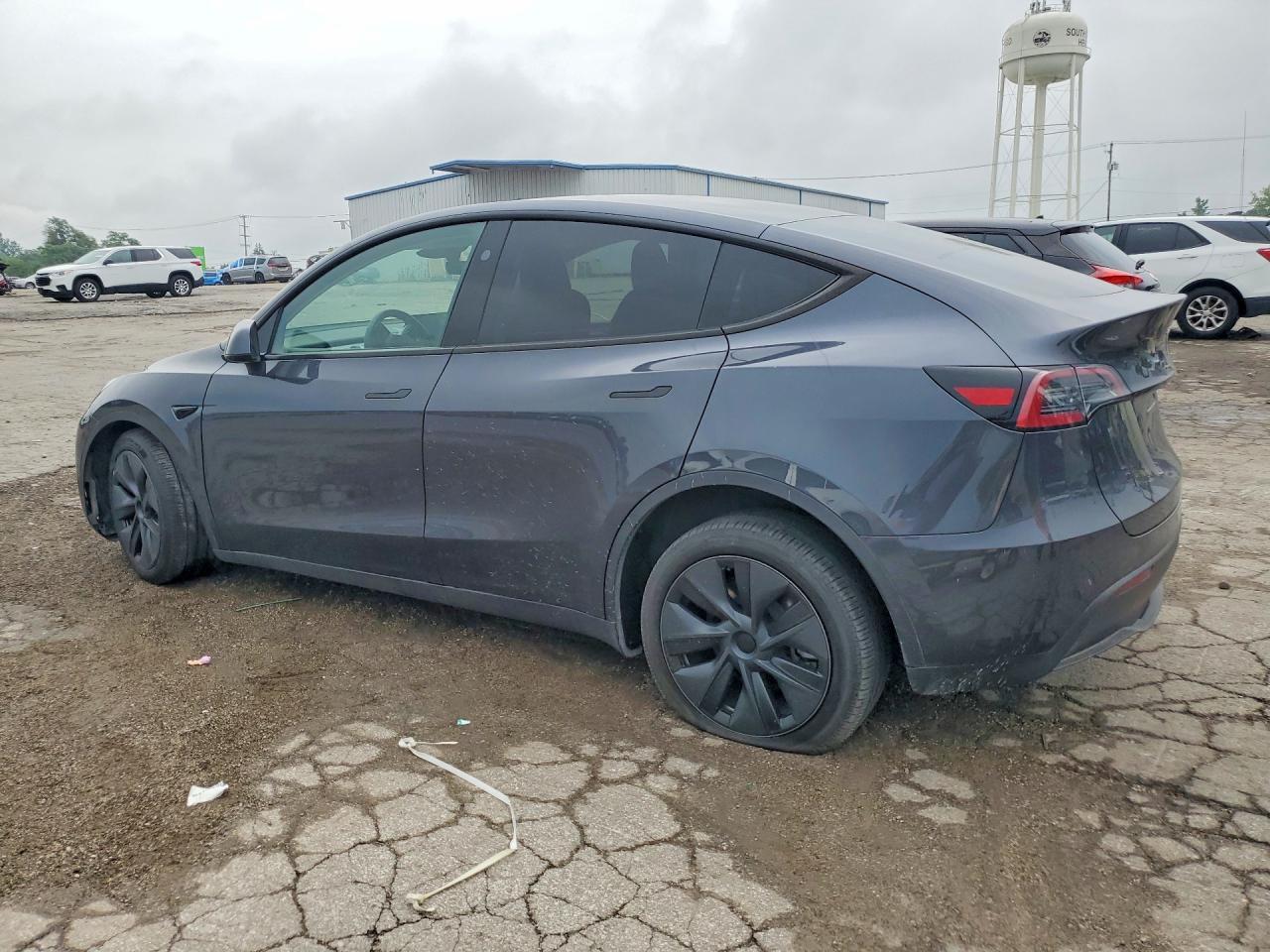2025 Tesla Model Y - zdjęcie 2