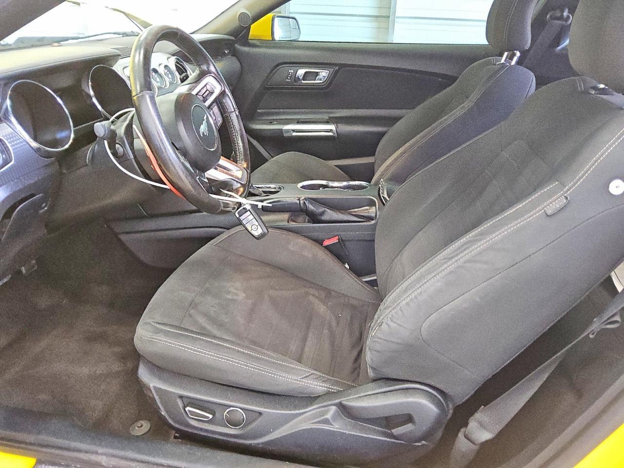 2015 Ford Mustang - zdjęcie 7