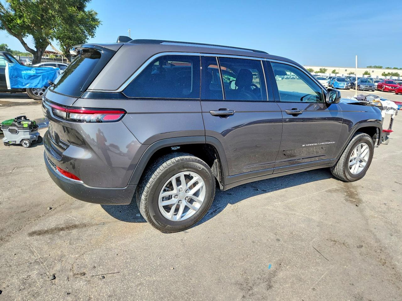 2023 Jeep Grand Cherokee Laredo - zdjęcie 3