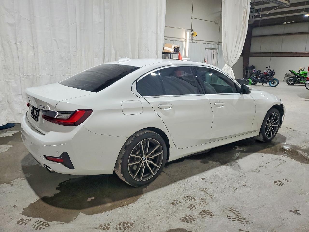 2022 BMW 330Xi - zdjęcie 3
