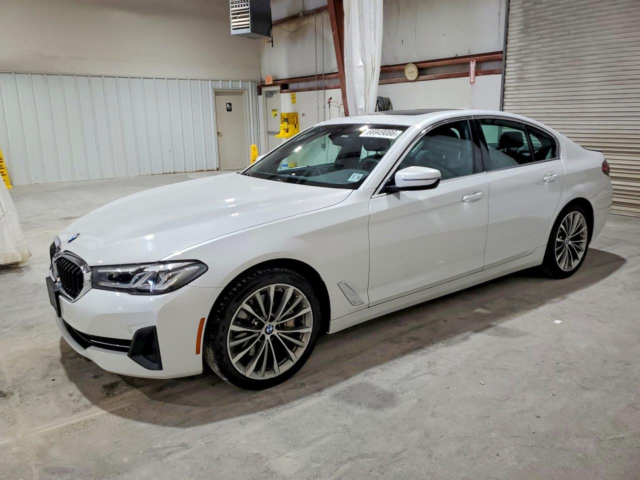 2023 BMW Seria 5 540i - zdjęcie główne