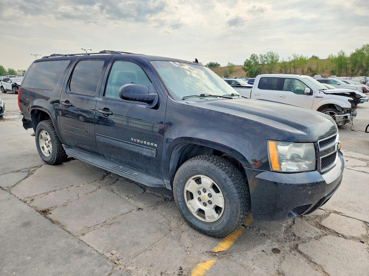 2014 Chevrolet Suburban K1500 Lt - zdjęcie 4