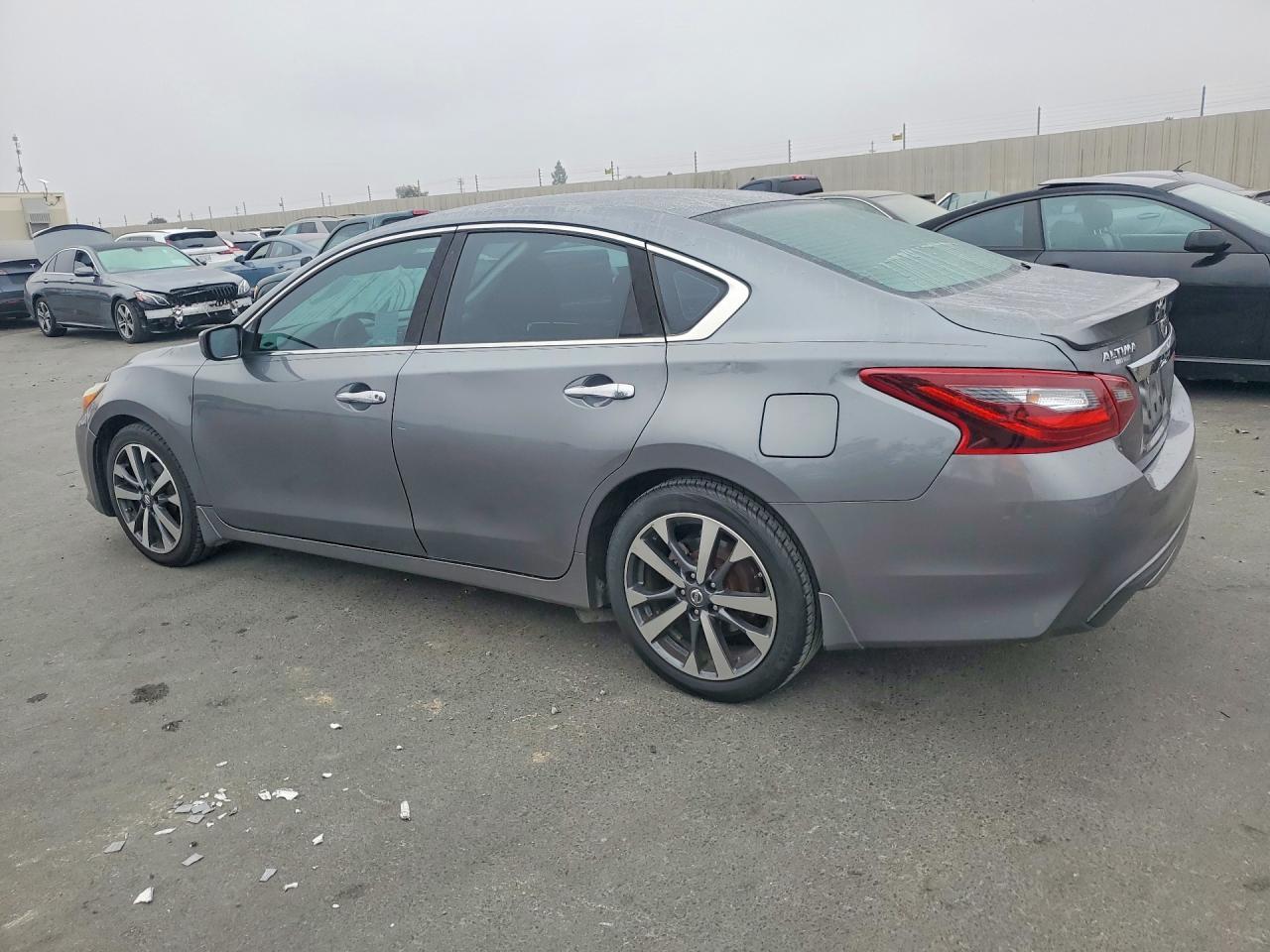 2017 Nissan Altima 2.5 Sr - zdjęcie 2