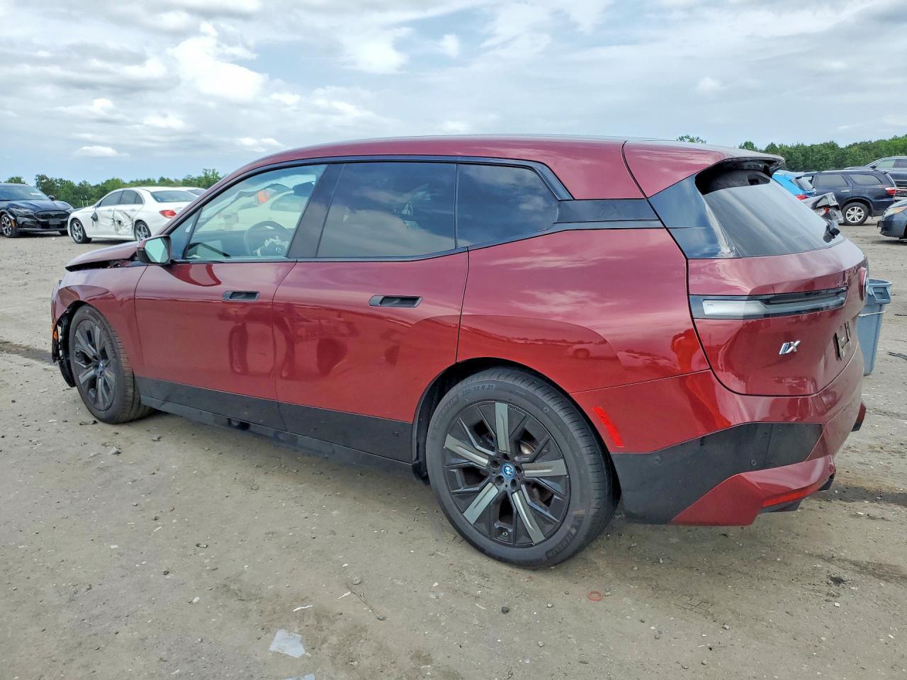 2023 BMW Ix xDrive50 - zdjęcie 2