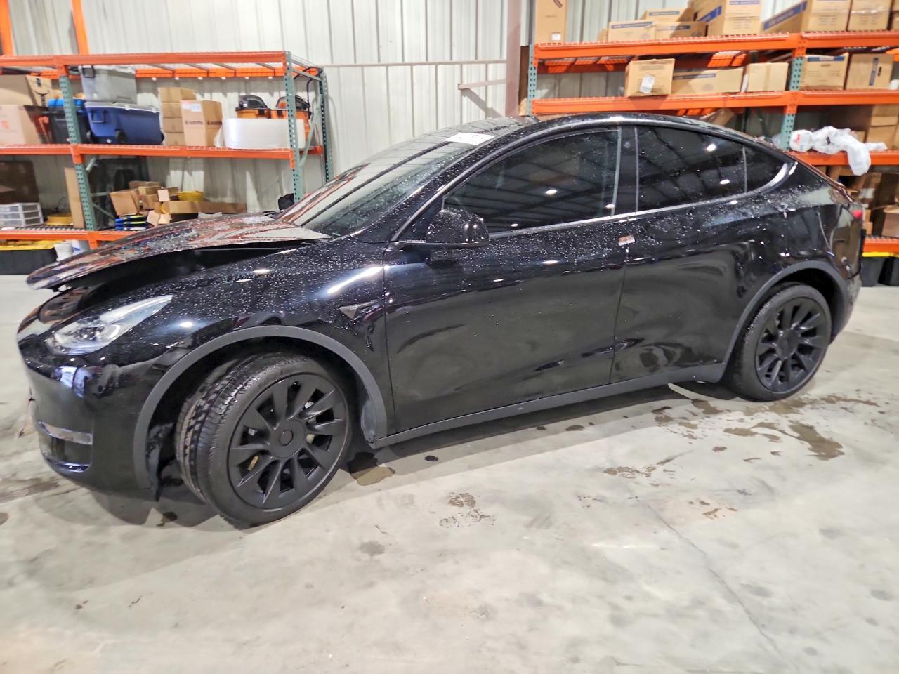 2022 Tesla Model Y - zdjęcie główne